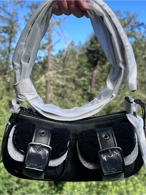 NWT COACH Ashton Baguette Bag CY658 In Signature Canvas w Shearling AUTHNTC New!